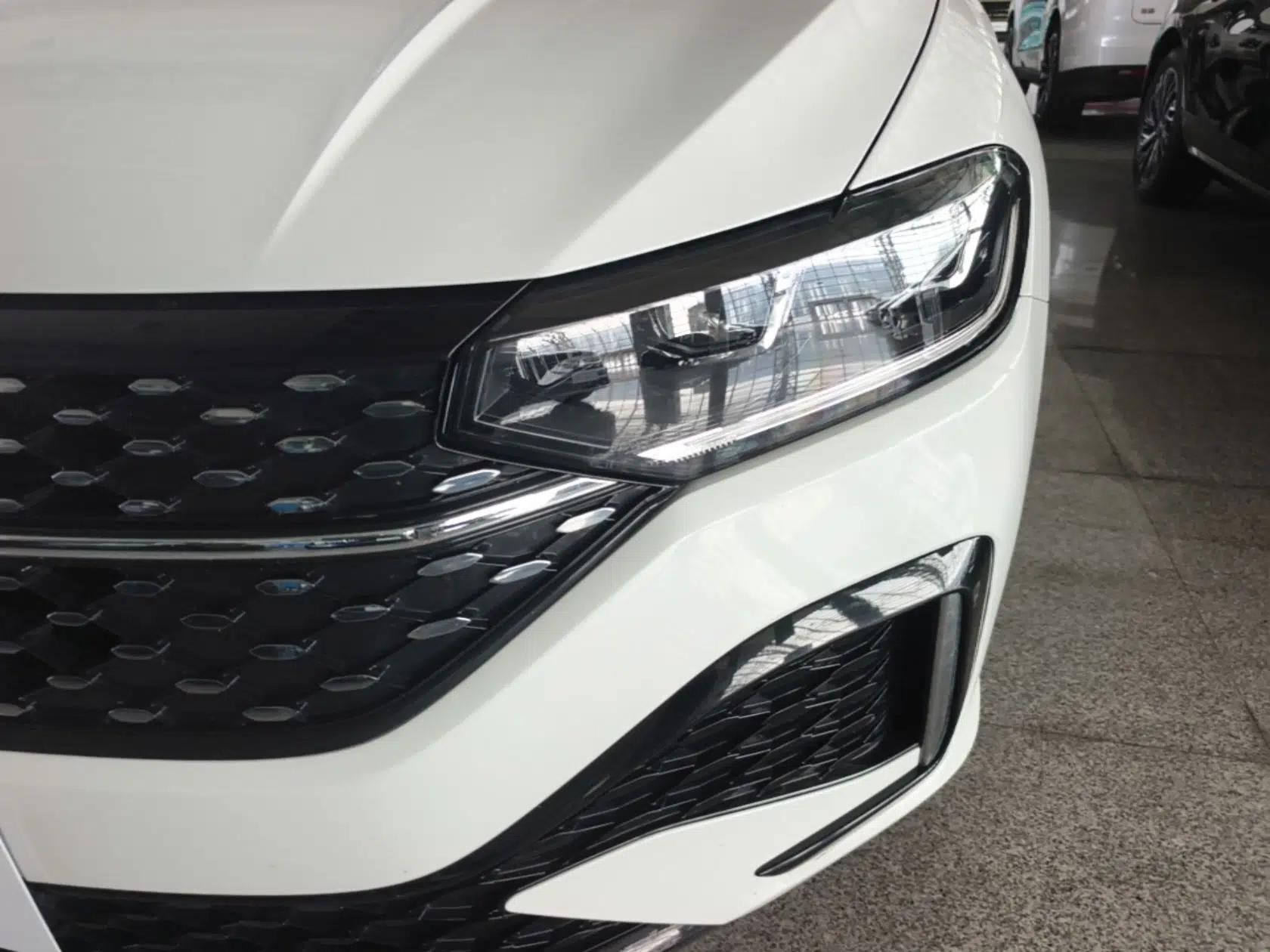 Volkswagen Lavida 2023 300TSI DSG Starry Full-Comfort Edition — миниатюра 8
