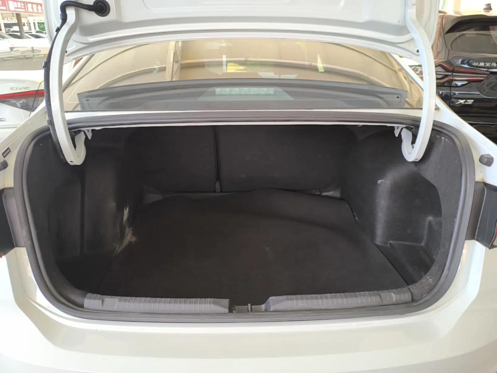 Volkswagen Lavida 2024 1.5L Automatic Starry Sky 5 Million Edition — миниатюра 22