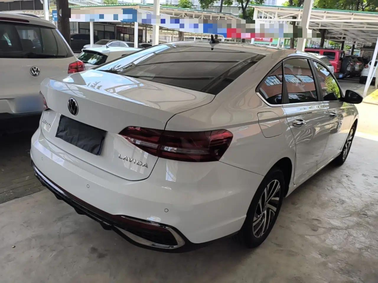Volkswagen Lavida 2024 1.5L Automatic Starry Sky 5 Million Edition — миниатюра 6