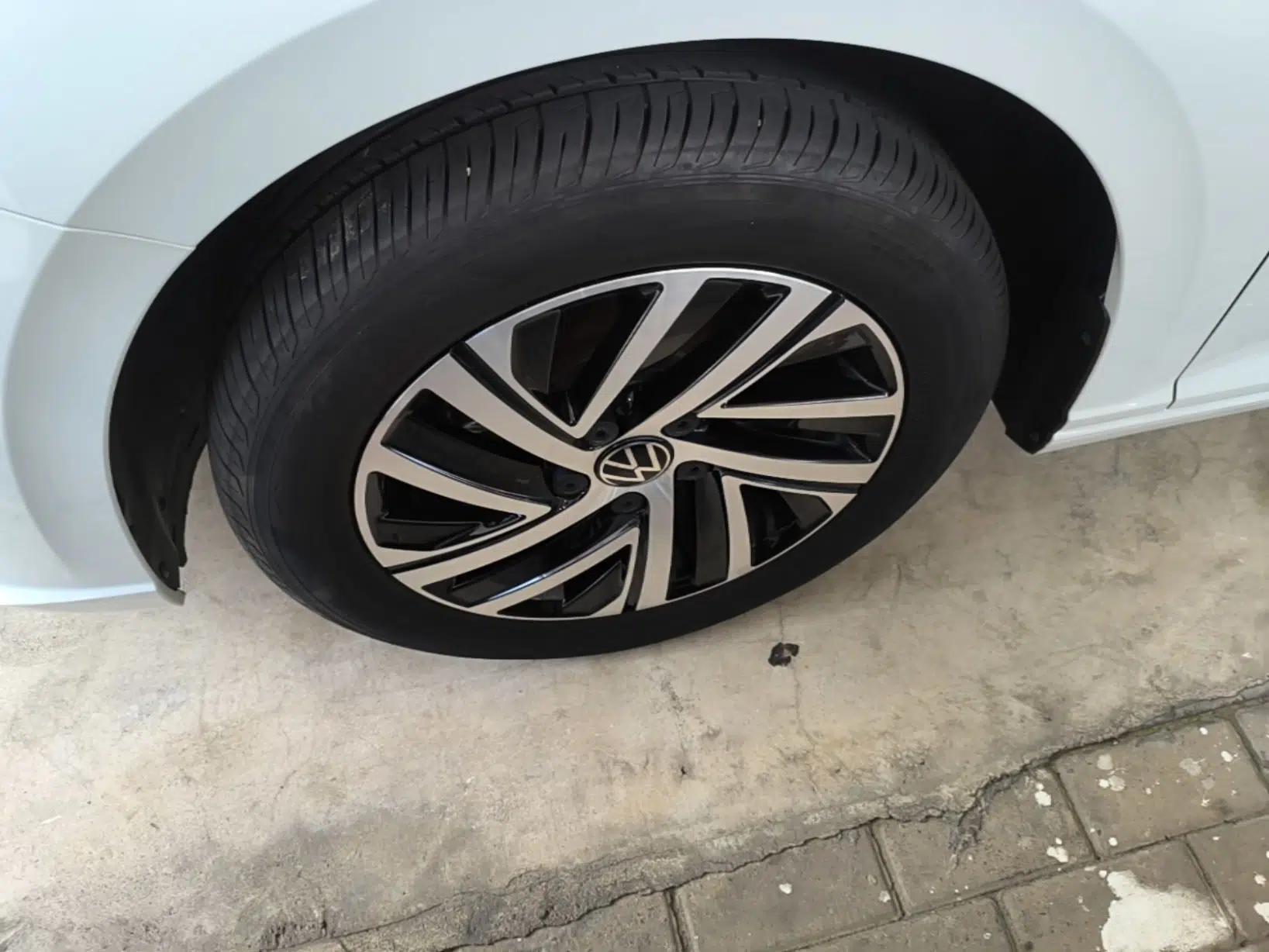 Volkswagen Lavida 2024 1.5L Automatic Starry Sky 5 Million Edition — миниатюра 10
