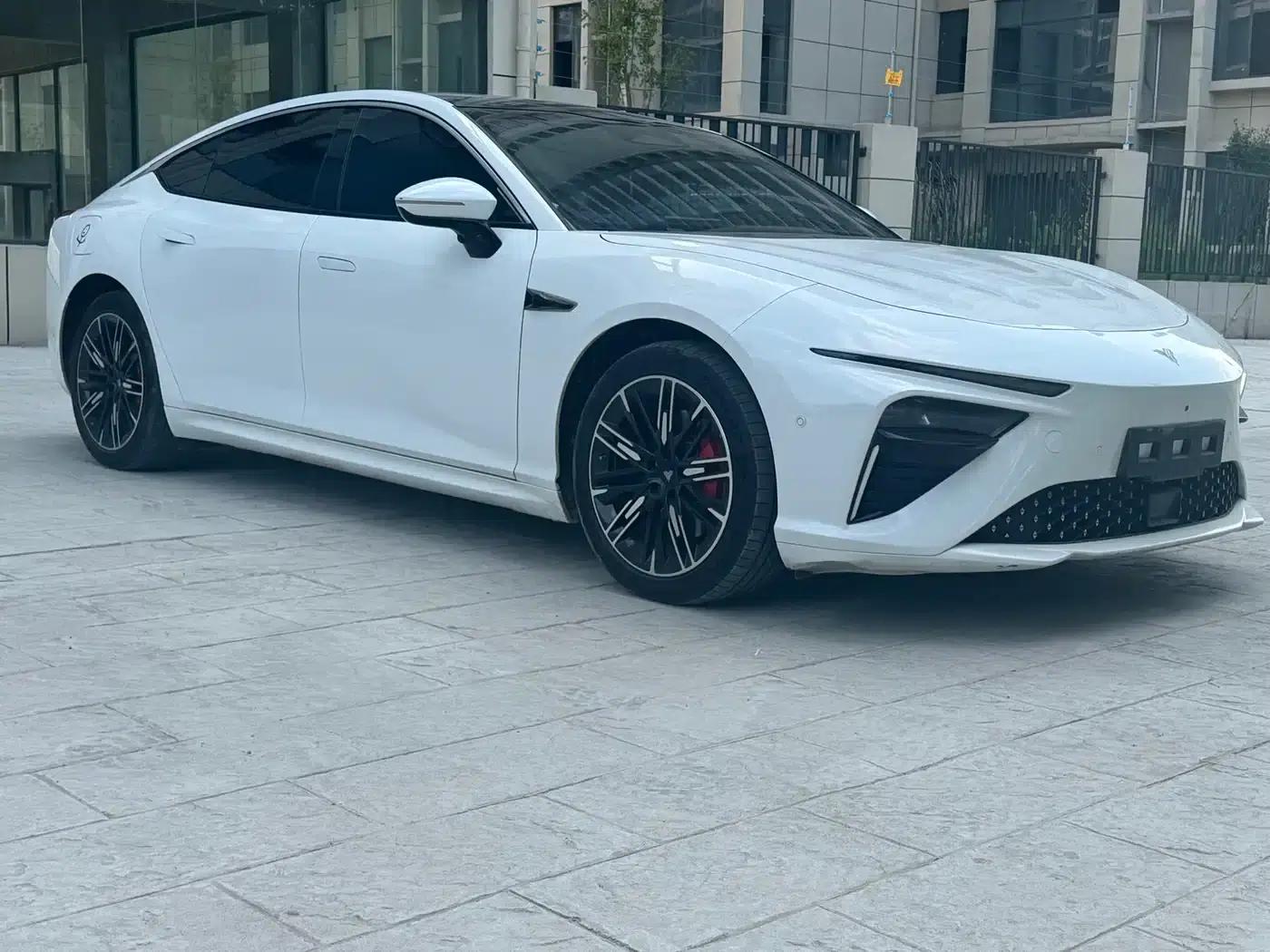 Nezha S 2022 Range Extended Version 1160km Rear-Wheel Drive Large Version — миниатюра 1