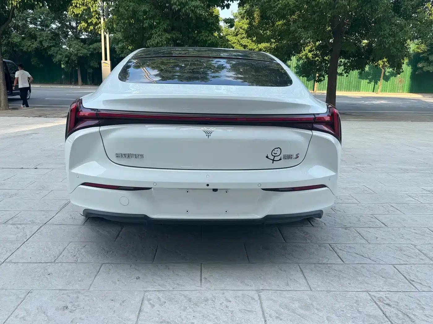 Nezha S 2022 Range Extended Version 1160km Rear-Wheel Drive Large Version — миниатюра 8