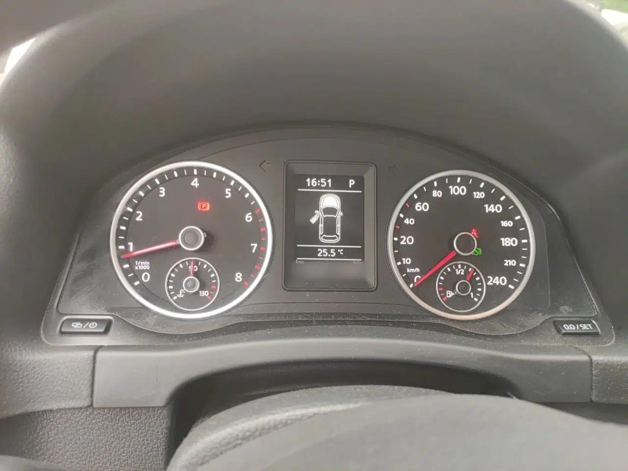 Volkswagen Tiguan 2016 280TSI Automatic Two-Wheel-Drive Silk Road Style Edition — миниатюра 10