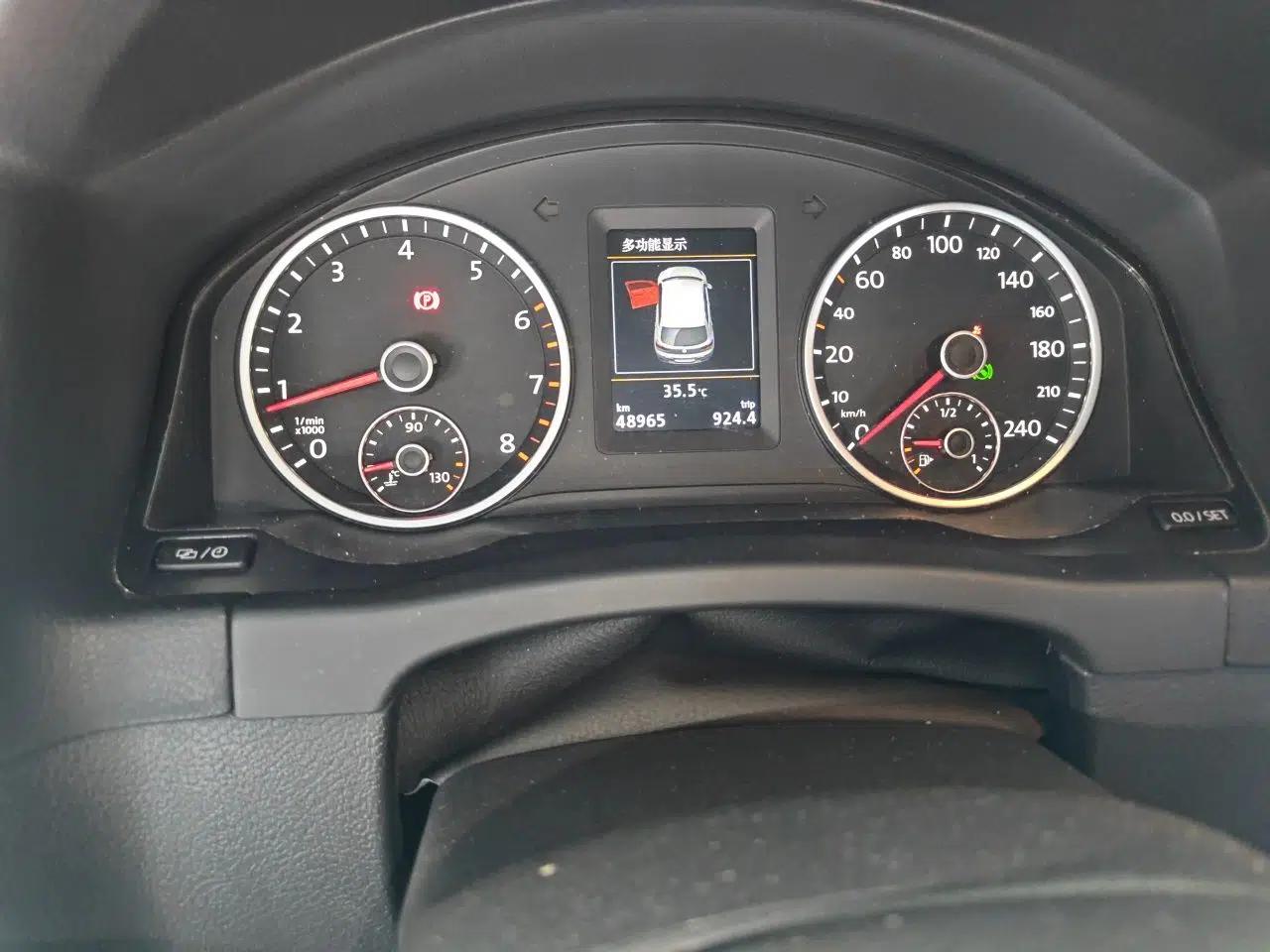 Volkswagen Tiguan 2015 1.8TSI Automatic Two-Wheel Drive Luxury Model — миниатюра 12