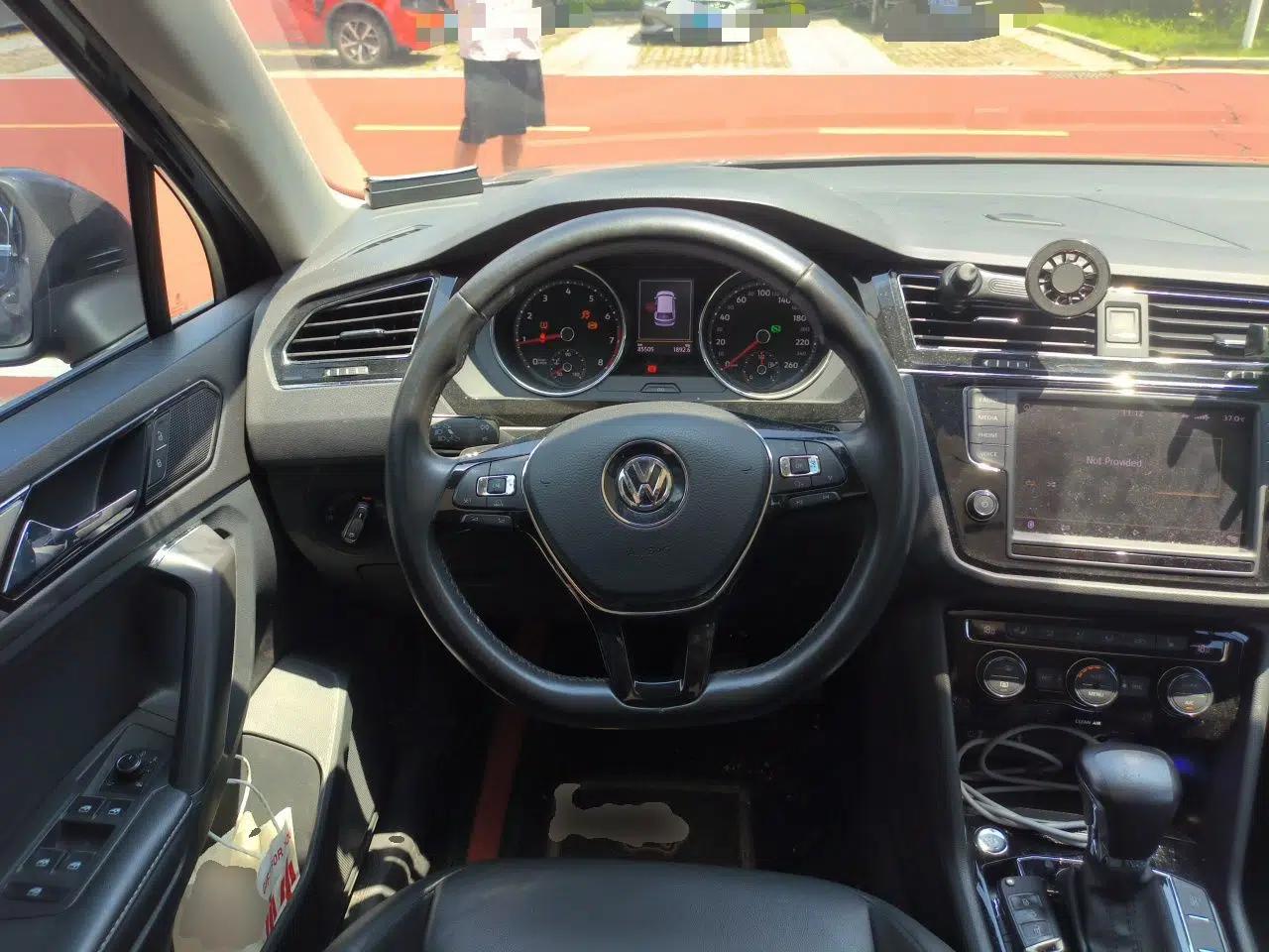 Volkswagen Tiguan L 2017 330TSI Automatic Two-Wheel Drive Luxury Edition — миниатюра 10