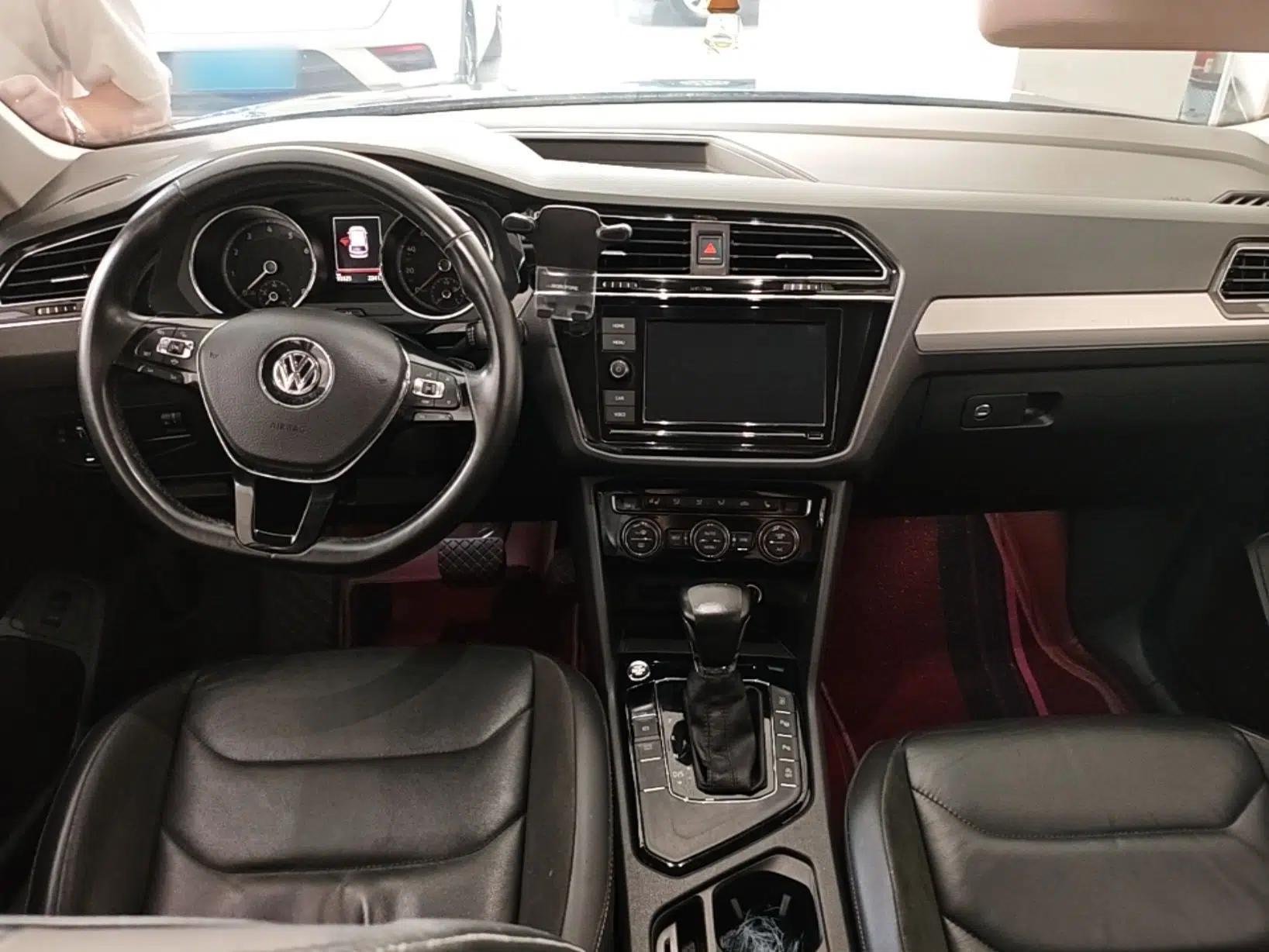 Volkswagen Tiguan L 2019 330TSI Automatic Two-Wheel Drive Smart Luxury Version China V Emission Standard — миниатюра 12