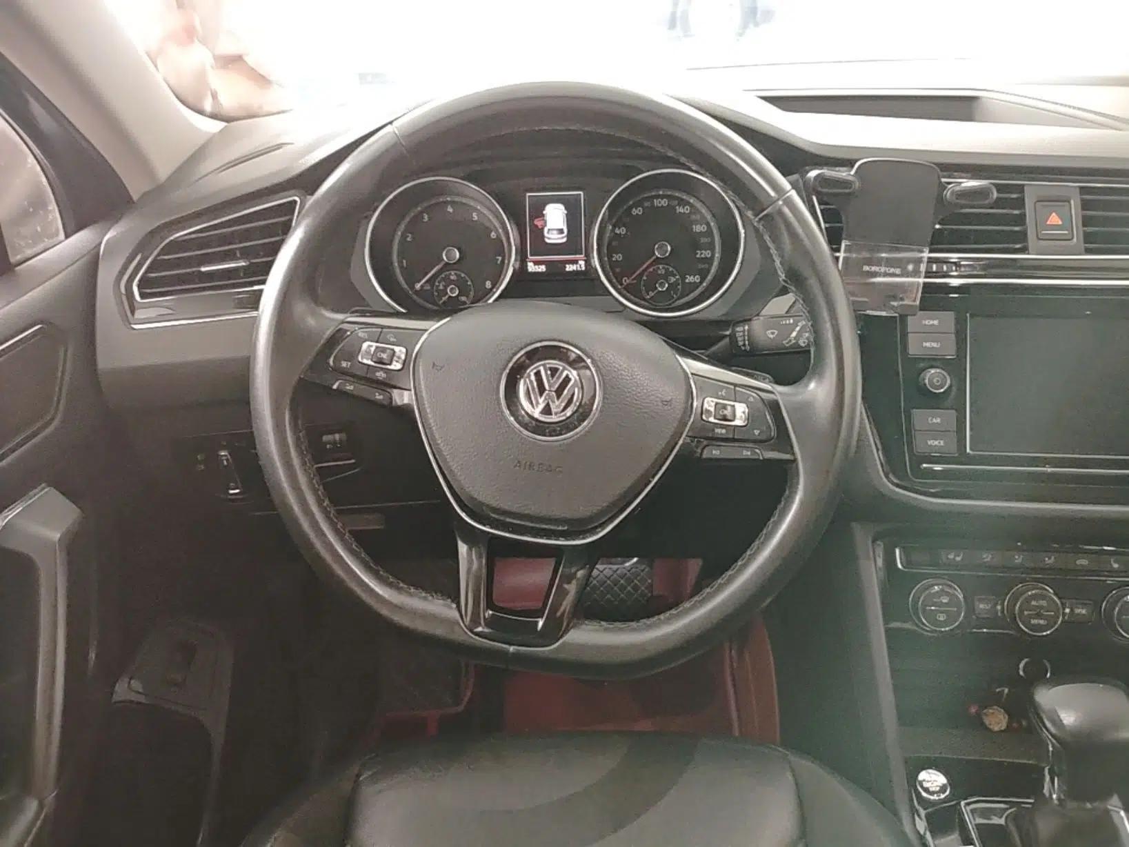 Volkswagen Tiguan L 2019 330TSI Automatic Two-Wheel Drive Smart Luxury Version China V Emission Standard — миниатюра 13