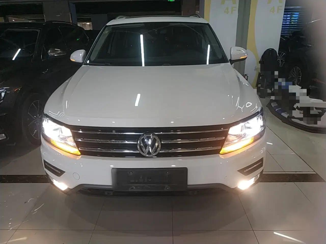 Volkswagen Tiguan L 2020 330TSI Automatic Two-Wheel Drive Smart Luxury Edition China VI Standard — миниатюра 2