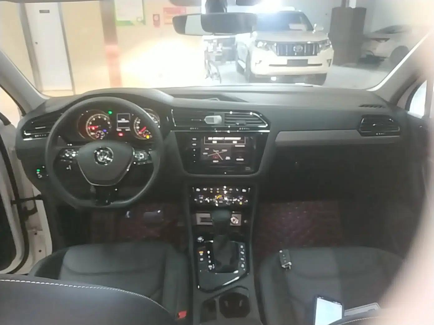 Volkswagen Tiguan L 2020 330TSI Automatic Two-Wheel Drive Smart Luxury Edition China VI Standard — миниатюра 12