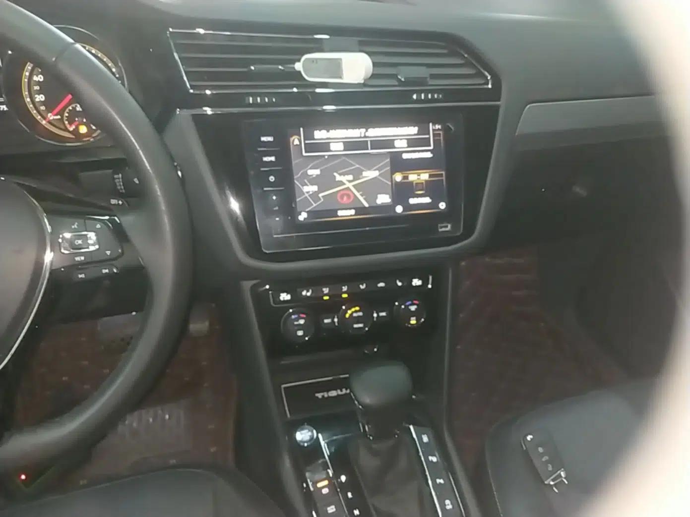 Volkswagen Tiguan L 2020 330TSI Automatic Two-Wheel Drive Smart Luxury Edition China VI Standard — миниатюра 15