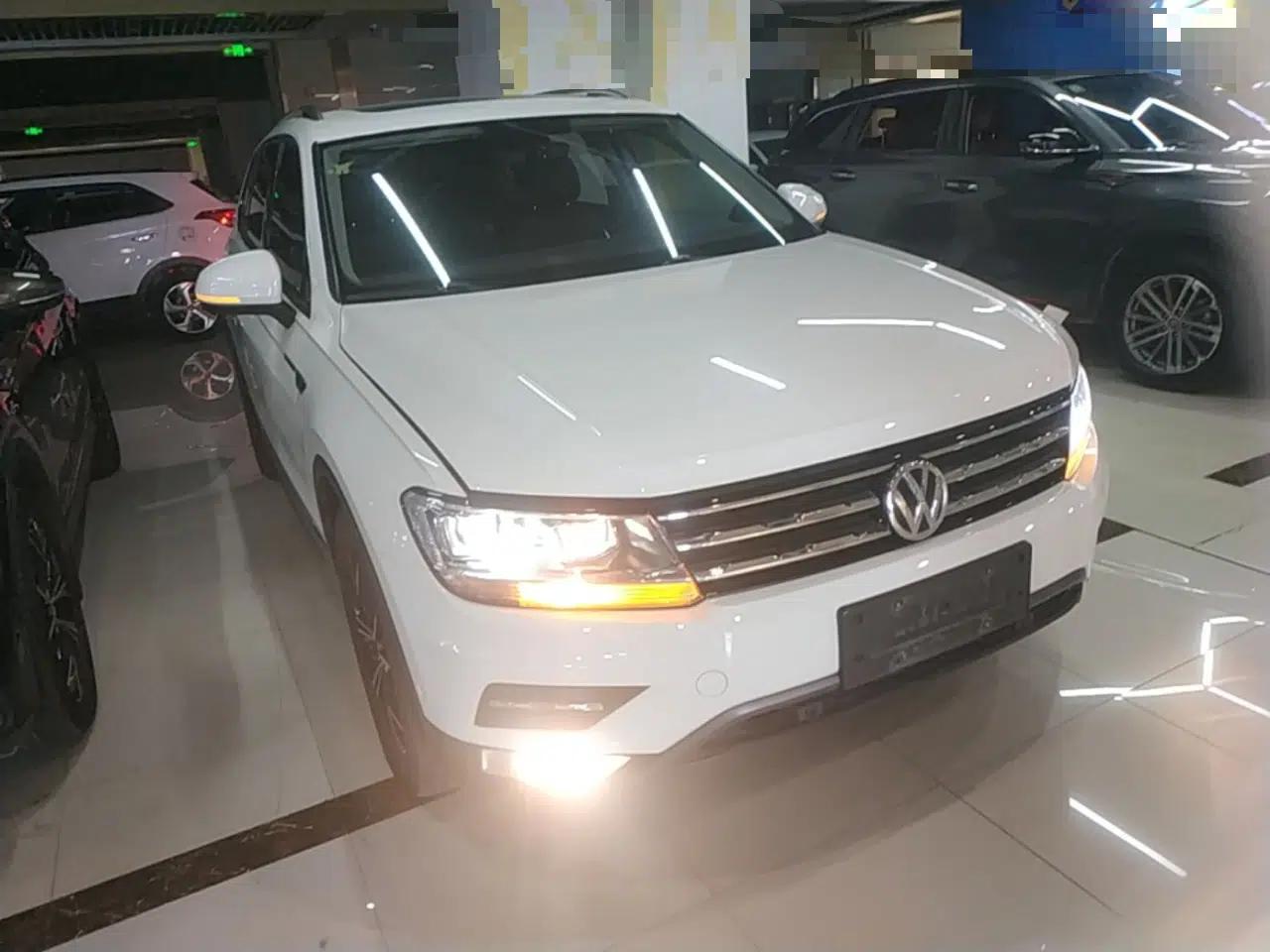 Volkswagen Tiguan L 2020 330TSI Automatic Two-Wheel Drive Smart Luxury Edition China VI Standard — миниатюра 3