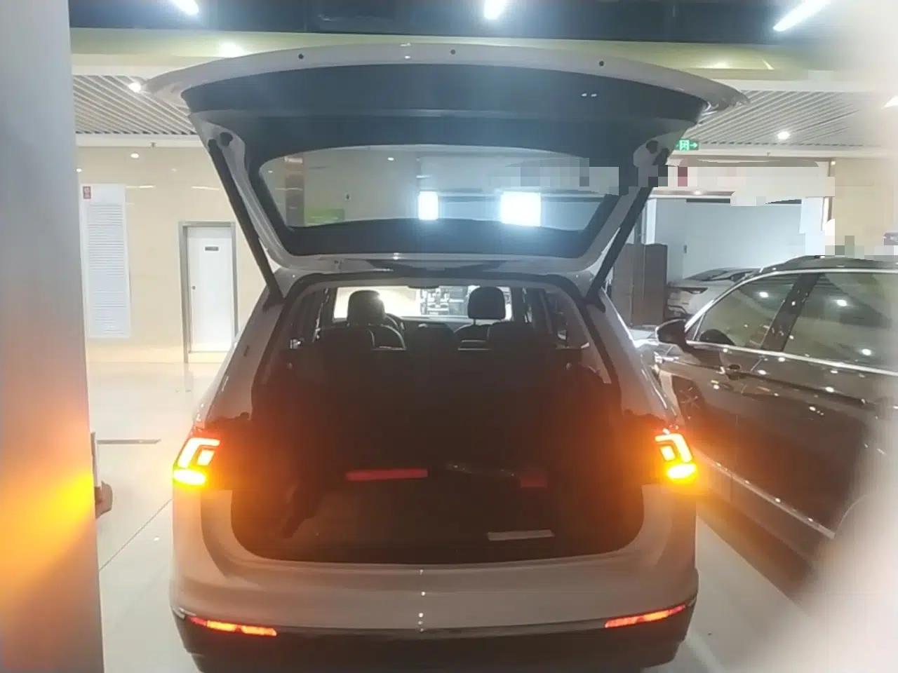 Volkswagen Tiguan L 2020 330TSI Automatic Two-Wheel Drive Smart Luxury Edition China VI Standard — миниатюра 22