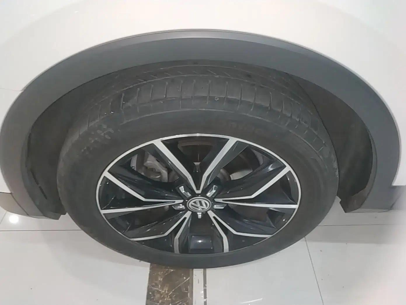 Volkswagen Tiguan L 2020 330TSI Automatic Two-Wheel Drive Smart Luxury Edition China VI Standard — миниатюра 10