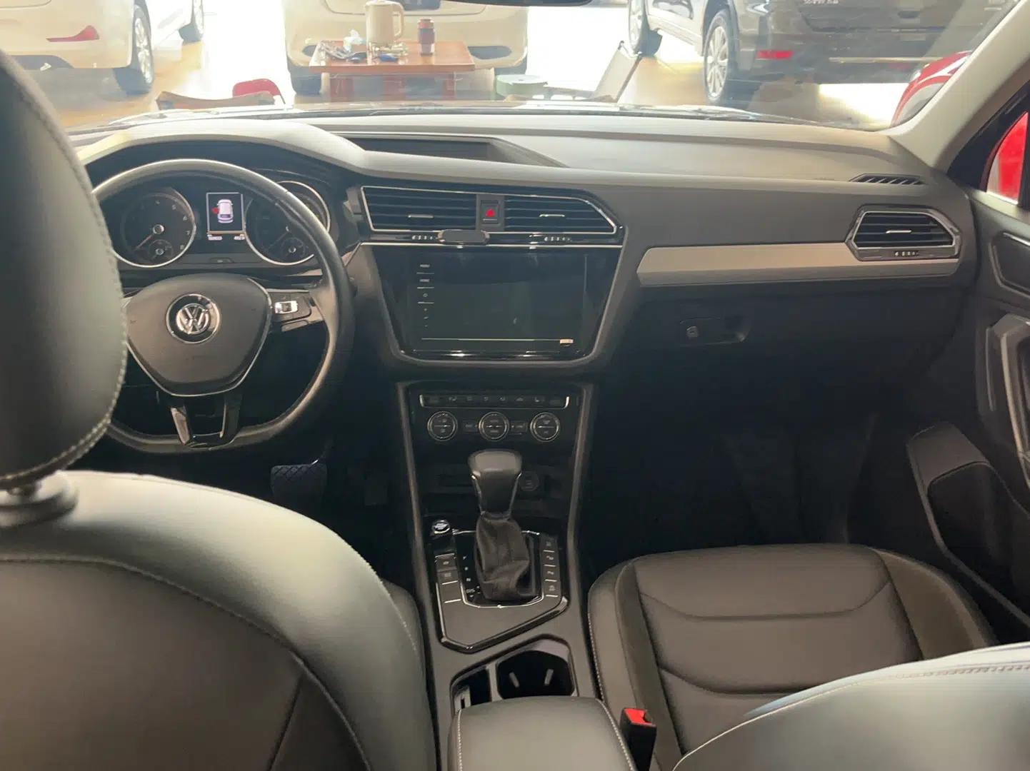 Volkswagen Tiguan L 2019 Revised 330TSI Automatic Two-Wheel Drive Smart & Luxury Edition China VI Standard — миниатюра 10