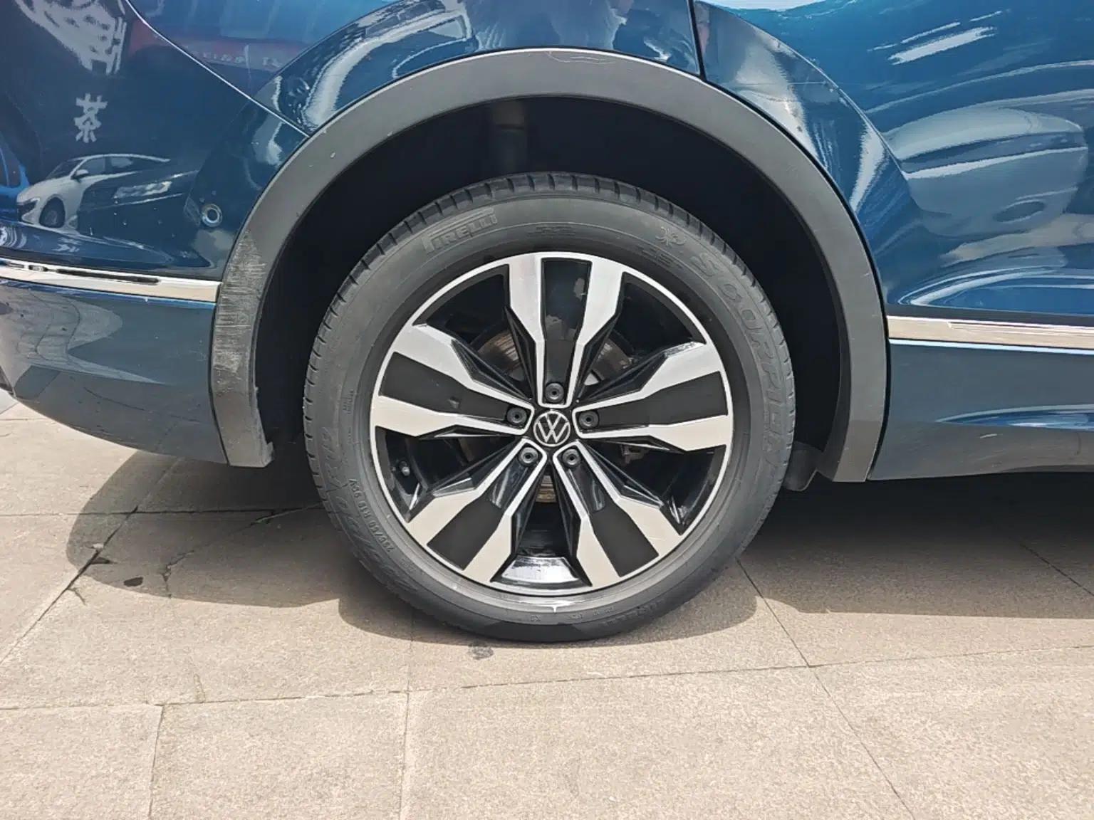 Volkswagen Tiguan L 2022 330TSI Automatic Two-Wheel Drive R-Line Enhanced Edition — миниатюра 11