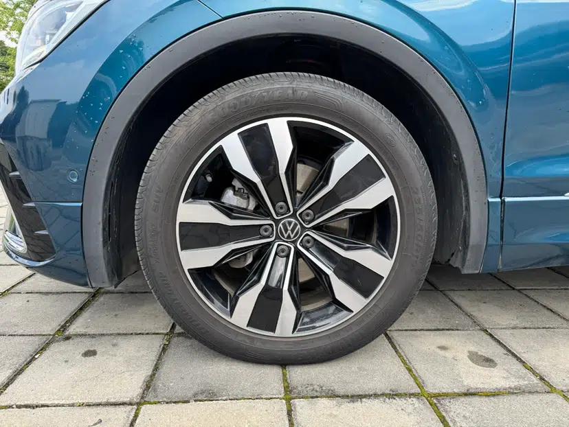 Volkswagen Tiguan L 2022 330TSI Automatic Two-Wheel Drive R-Line Enhanced Edition — миниатюра 13