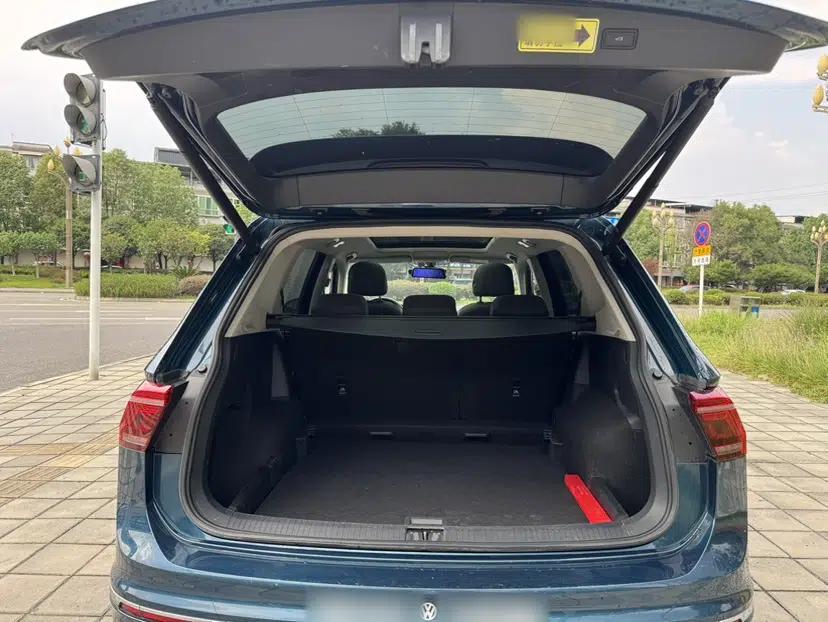 Volkswagen Tiguan L 2022 330TSI Automatic Two-Wheel Drive R-Line Enhanced Edition — миниатюра 16