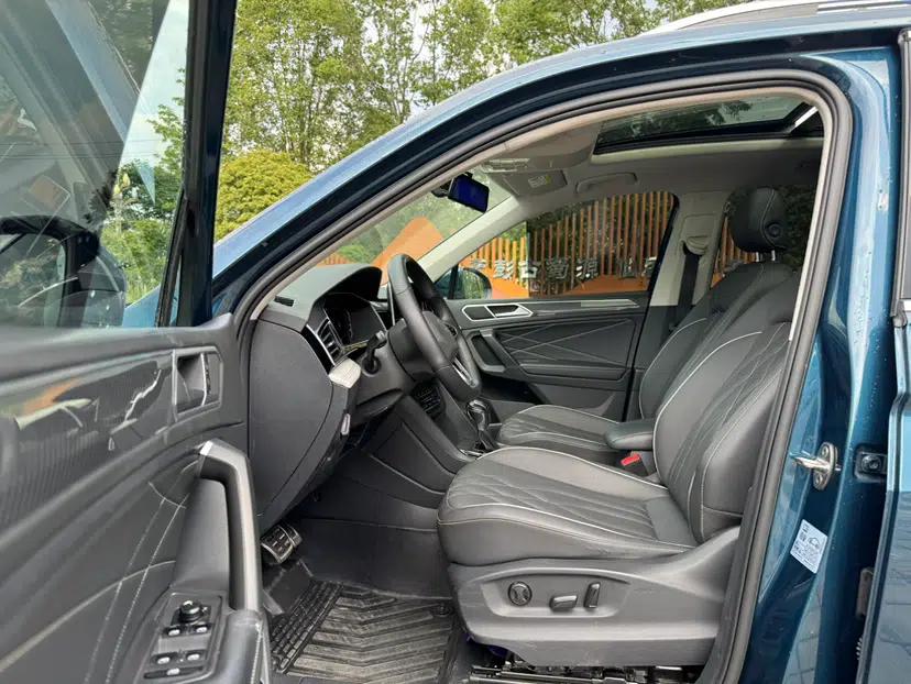 Volkswagen Tiguan L 2022 330TSI Automatic Two-Wheel Drive R-Line Enhanced Edition — миниатюра 33