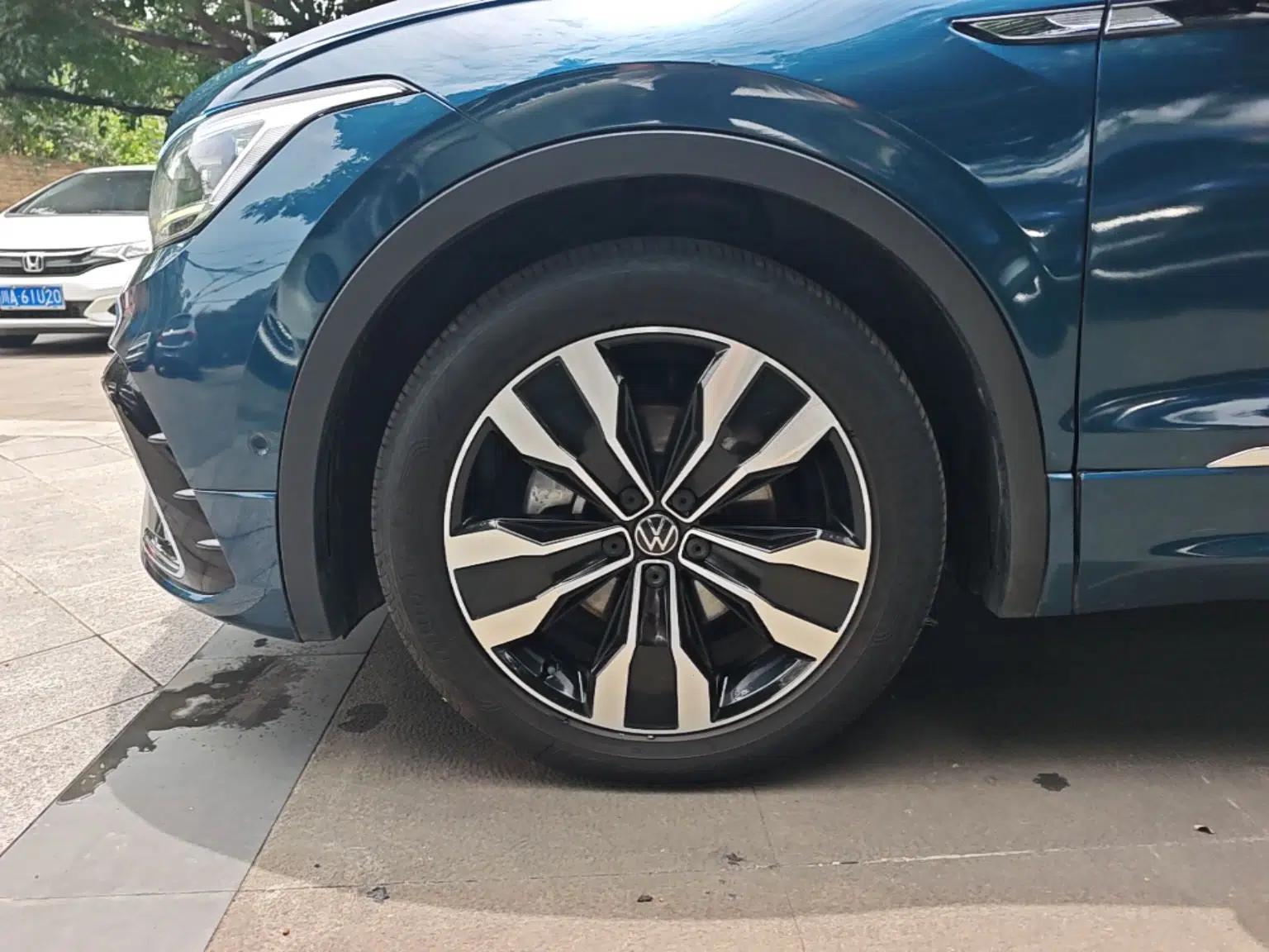 Volkswagen Tiguan L 2022 330TSI Automatic Two-Wheel Drive R-Line Enhanced Edition — миниатюра 10
