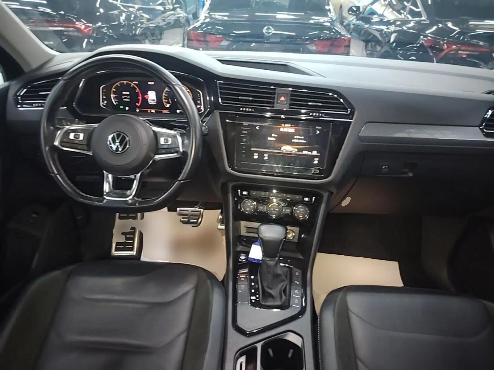 Volkswagen Tiguan L 2021 330TSI Automatic Two-Wheel Drive R-Line Enhanced Edition — миниатюра 17
