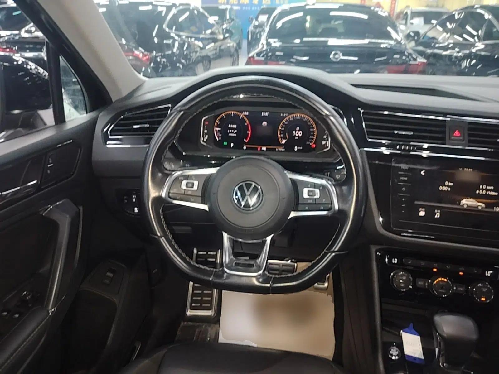 Volkswagen Tiguan L 2021 330TSI Automatic Two-Wheel Drive R-Line Enhanced Edition — миниатюра 18