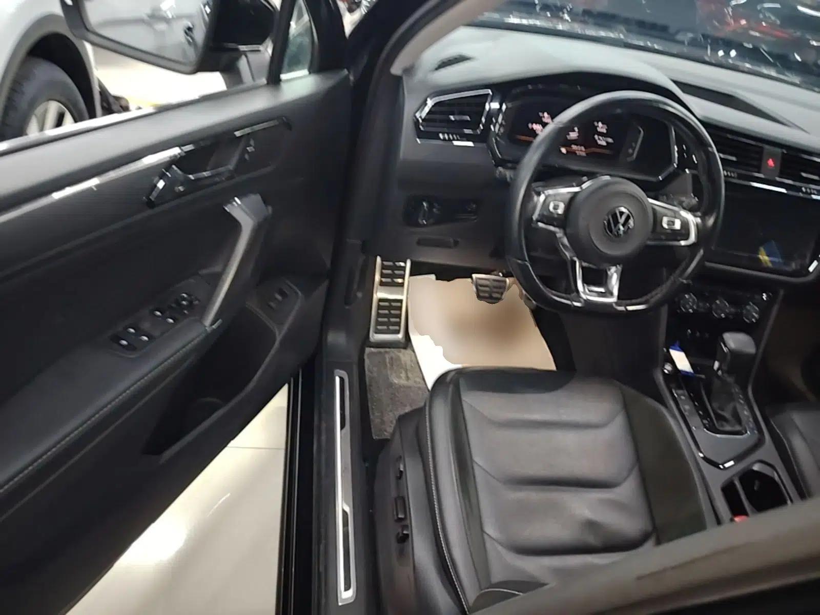 Volkswagen Tiguan L 2021 330TSI Automatic Two-Wheel Drive R-Line Enhanced Edition — миниатюра 23