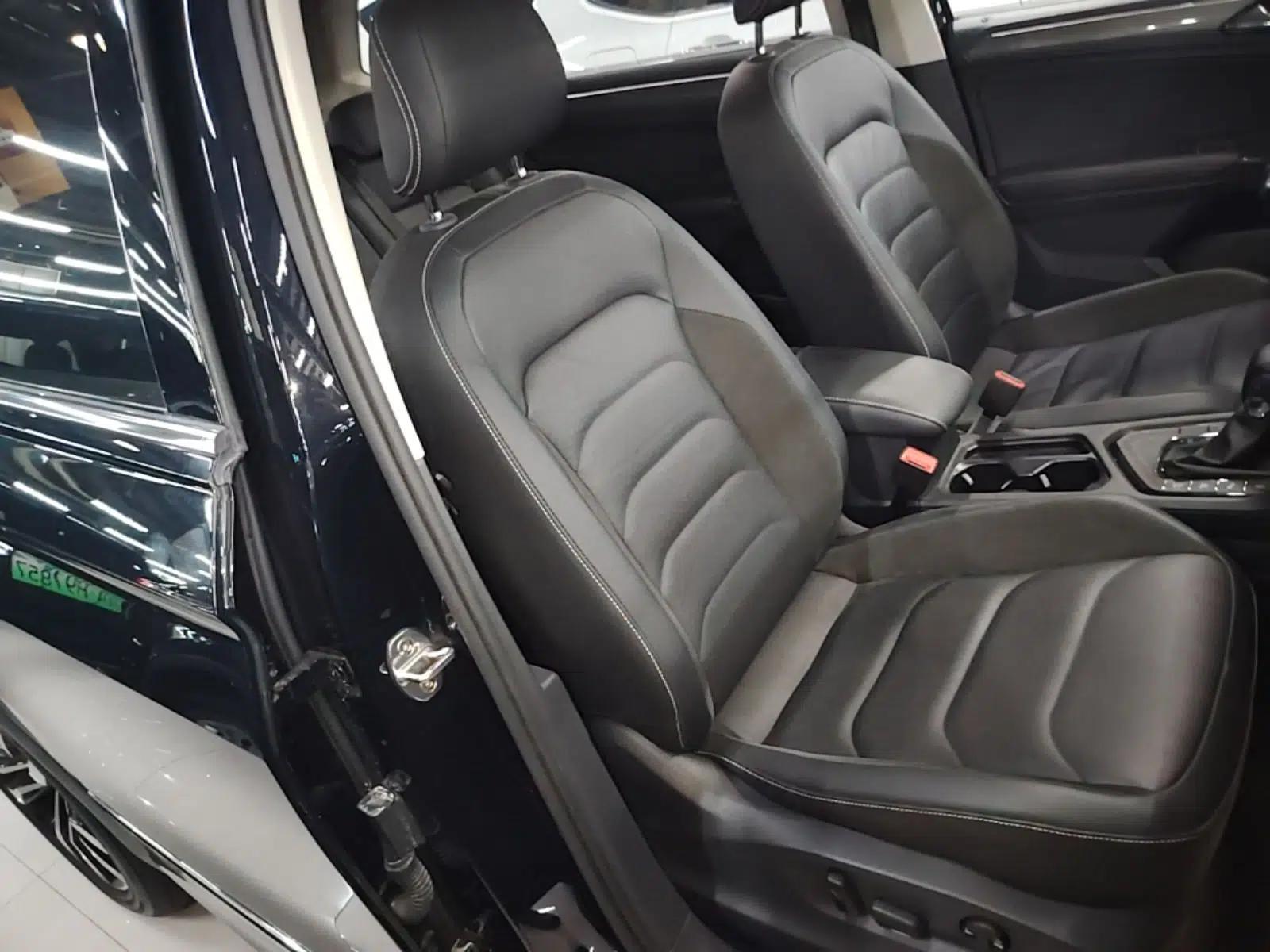 Volkswagen Tiguan L 2021 330TSI Automatic Two-Wheel Drive R-Line Enhanced Edition — миниатюра 24