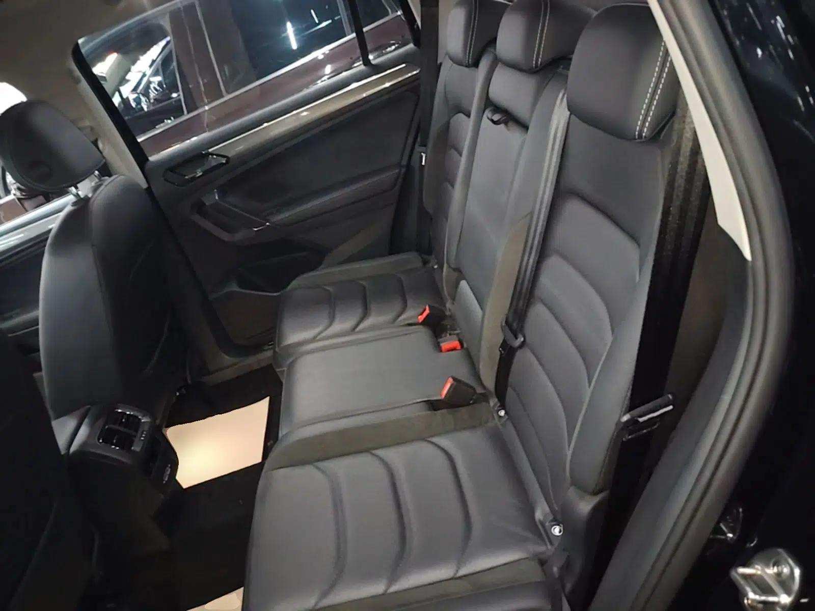 Volkswagen Tiguan L 2021 330TSI Automatic Two-Wheel Drive R-Line Enhanced Edition — миниатюра 25