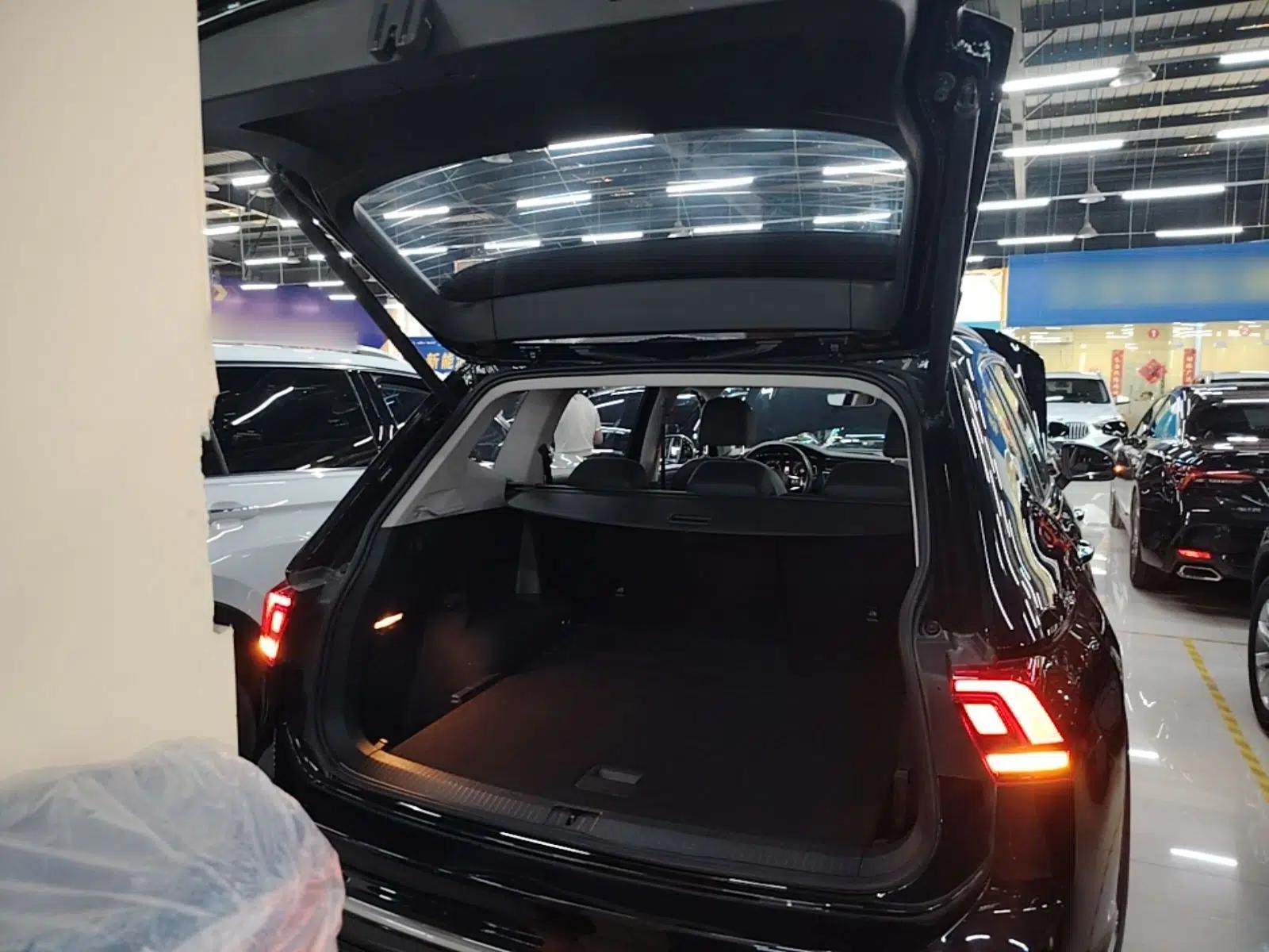 Volkswagen Tiguan L 2021 330TSI Automatic Two-Wheel Drive R-Line Enhanced Edition — миниатюра 27