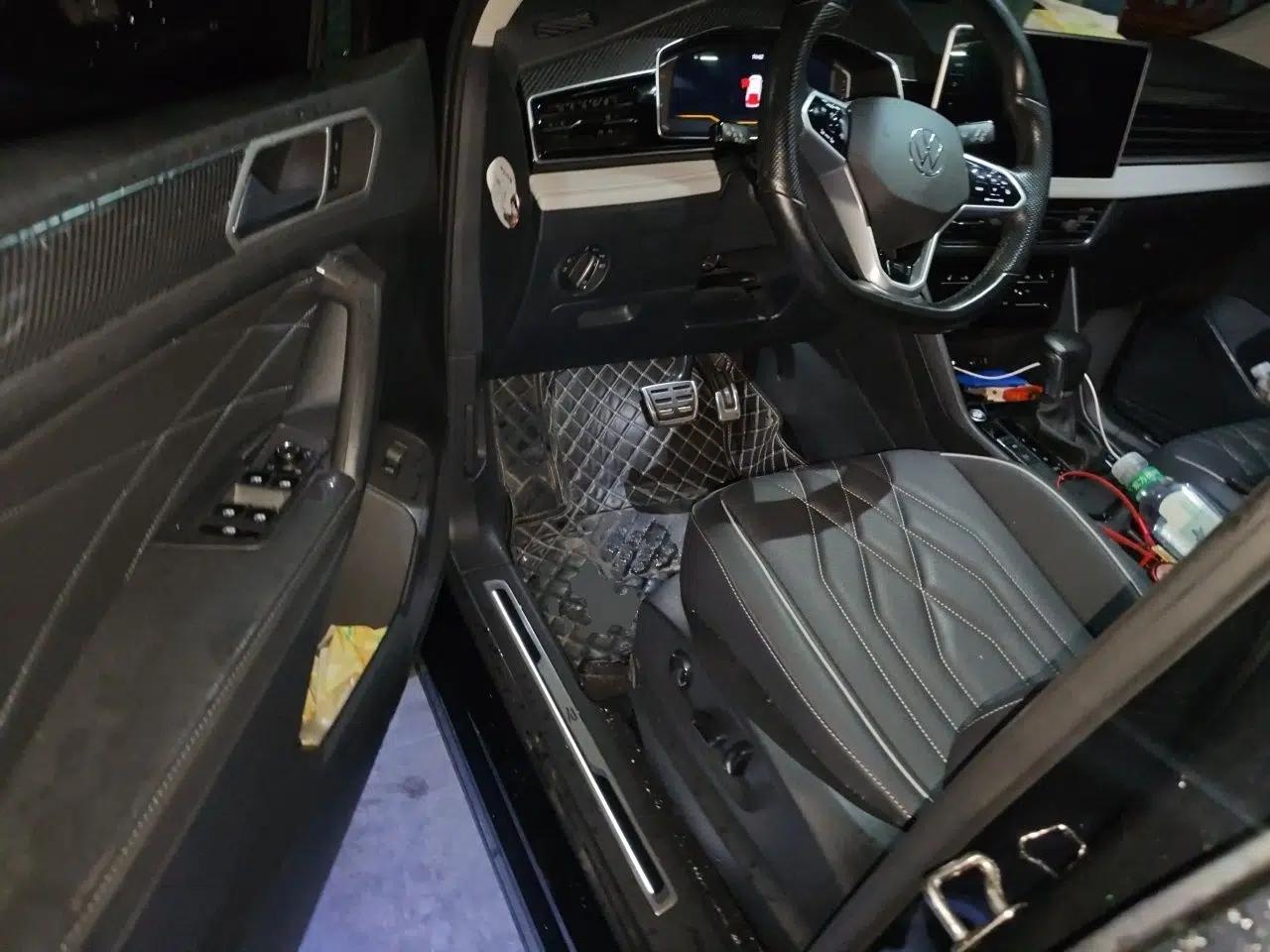 Volkswagen Tiguan L 2023 Restyled 330TSI Automatic Two-Wheel Drive R-Line Enhanced Comfort Version — миниатюра 16