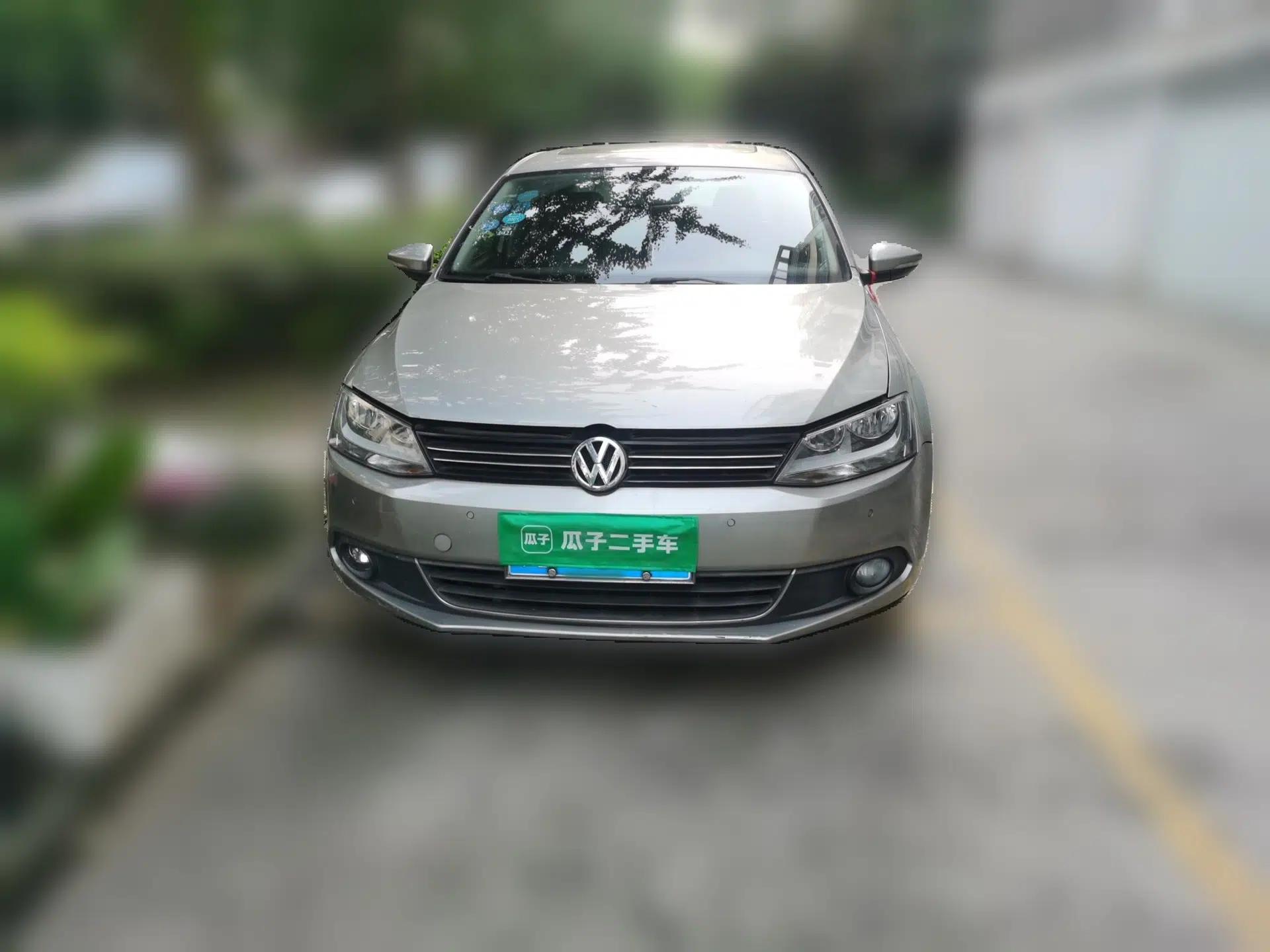 Volkswagen Sagitar 2012 1.4TSI Manual Luxury Model — миниатюра 2