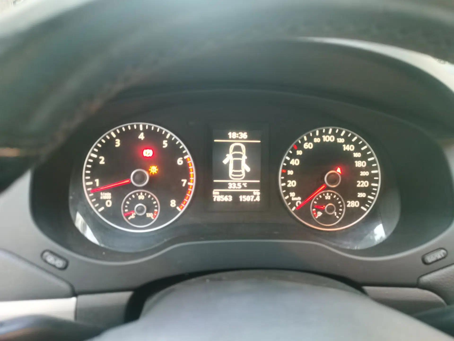 Volkswagen Sagitar 2012 1.4TSI Manual Luxury Model — миниатюра 11