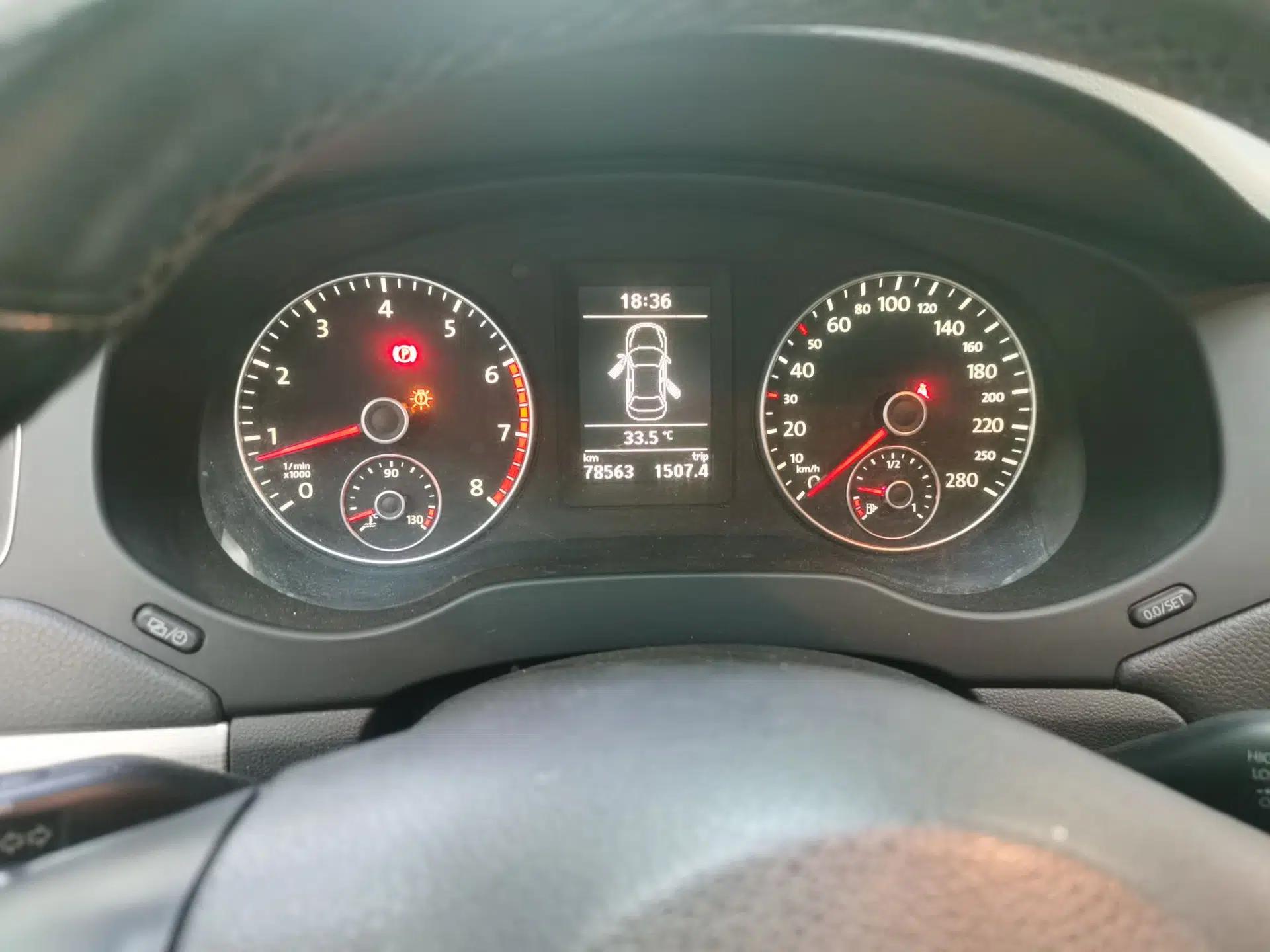 Volkswagen Sagitar 2012 1.4TSI Manual Luxury Model — миниатюра 12