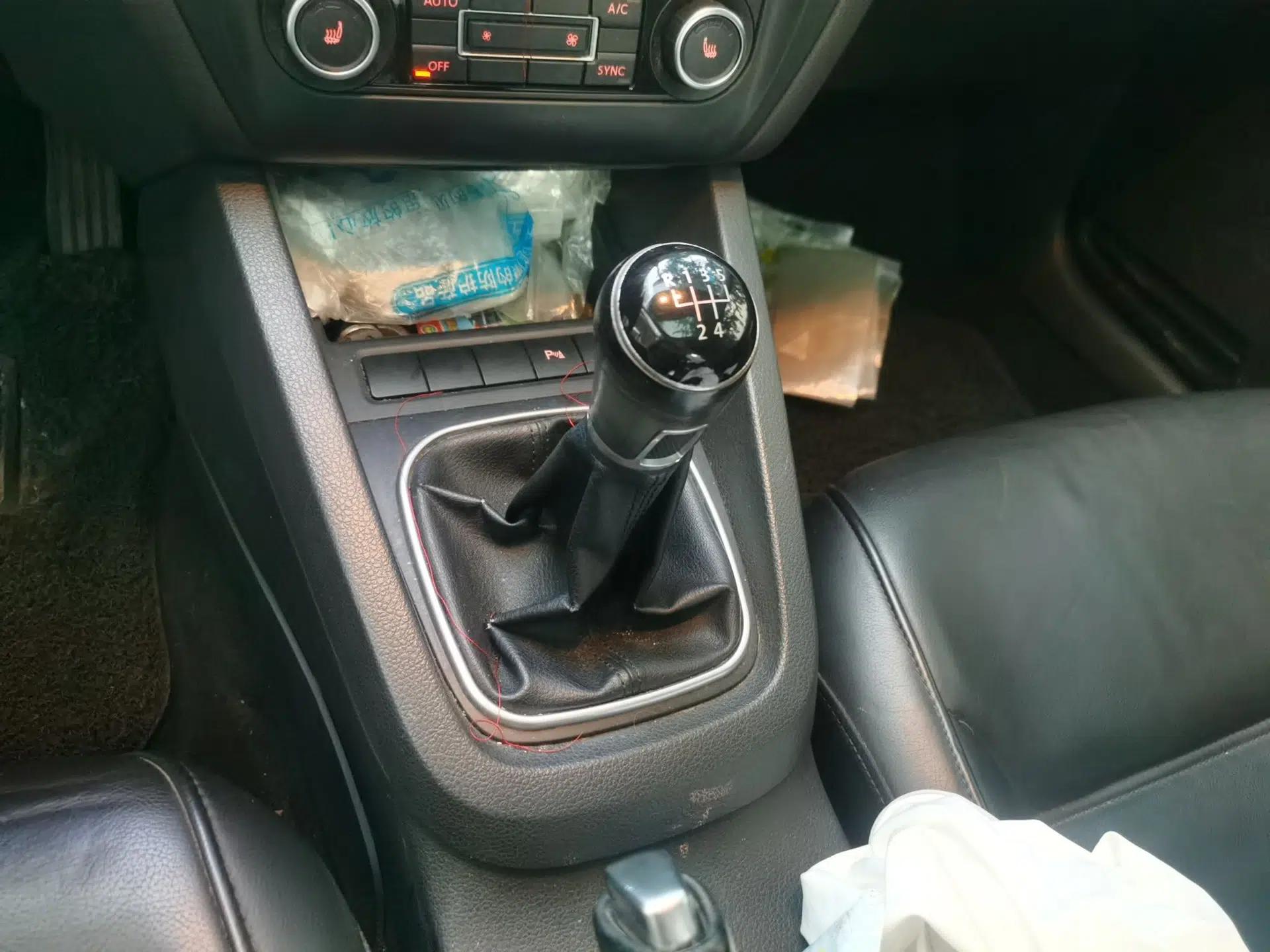 Volkswagen Sagitar 2012 1.4TSI Manual Luxury Model — миниатюра 14