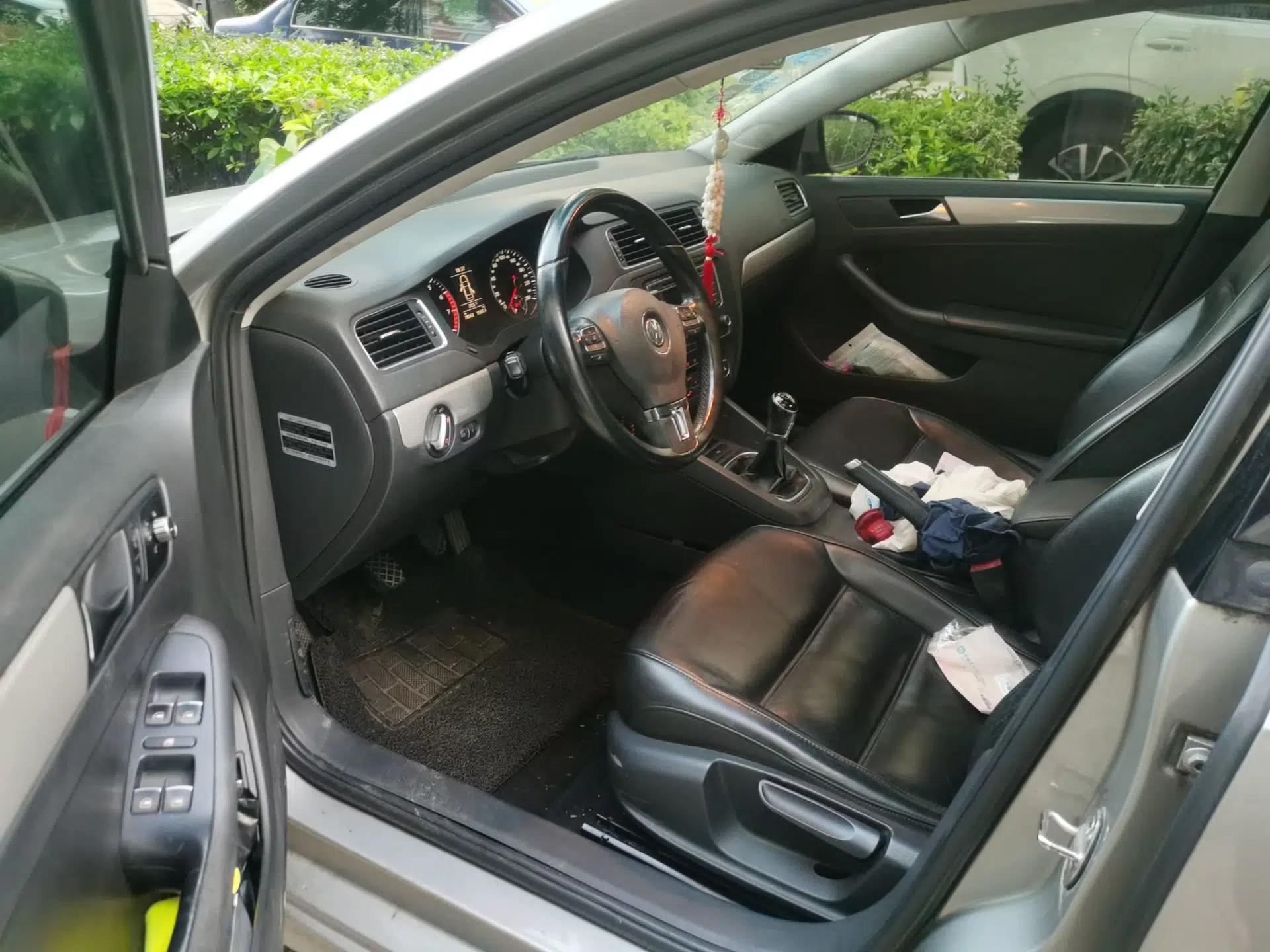Volkswagen Sagitar 2012 1.4TSI Manual Luxury Model — миниатюра 16