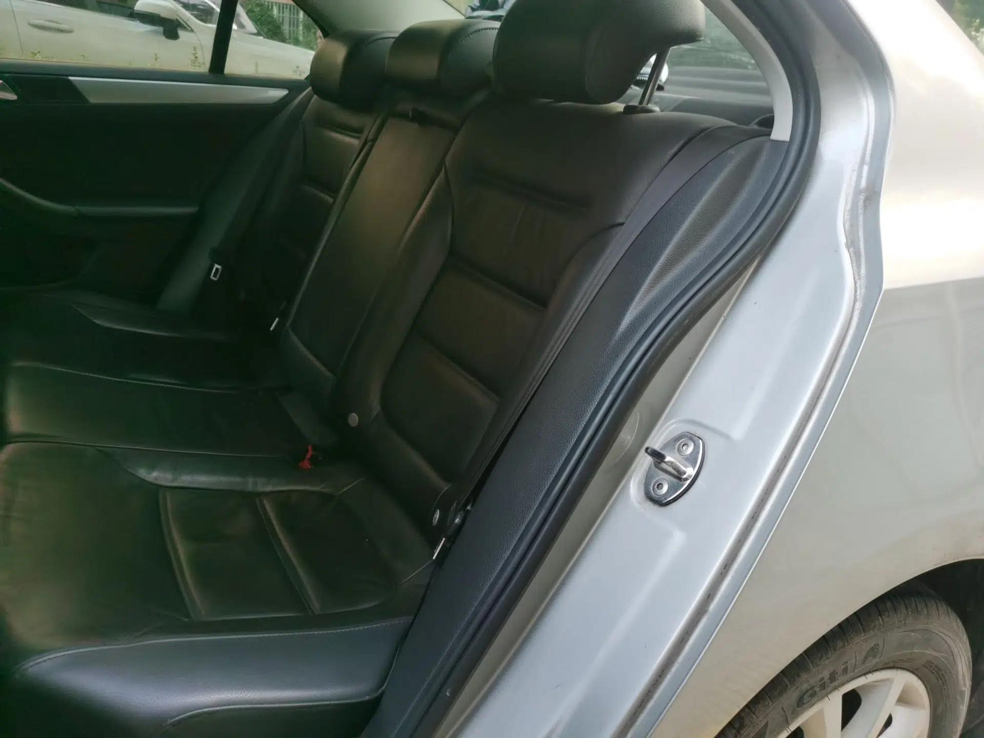 Volkswagen Sagitar 2012 1.4TSI Manual Luxury Model — миниатюра 17