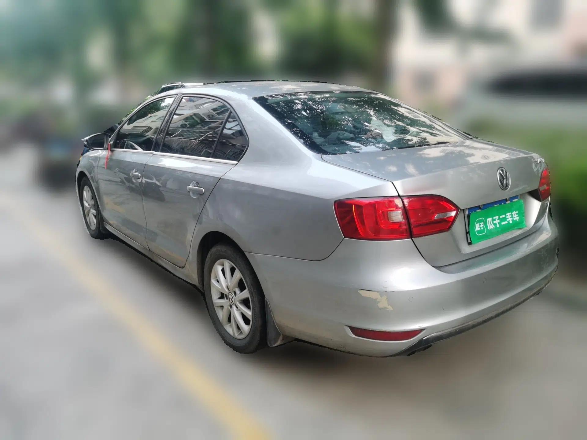 Volkswagen Sagitar 2012 1.4TSI Manual Luxury Model — миниатюра 4