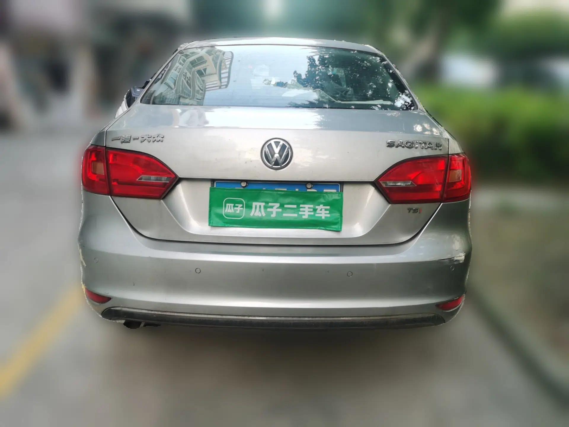 Volkswagen Sagitar 2012 1.4TSI Manual Luxury Model — миниатюра 5