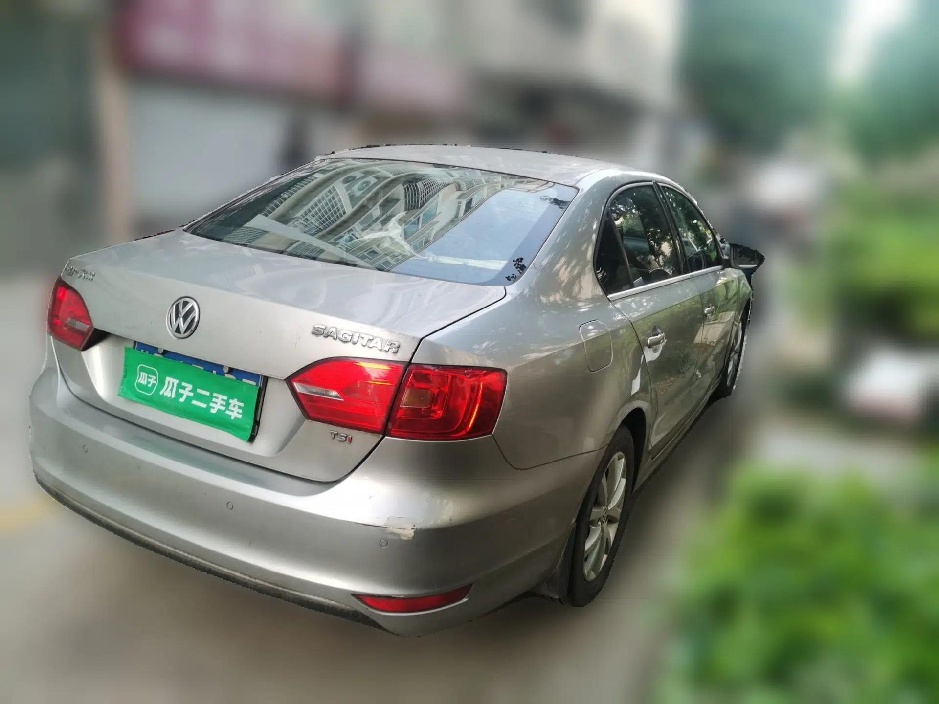 Volkswagen Sagitar 2012 1.4TSI Manual Luxury Model — миниатюра 6