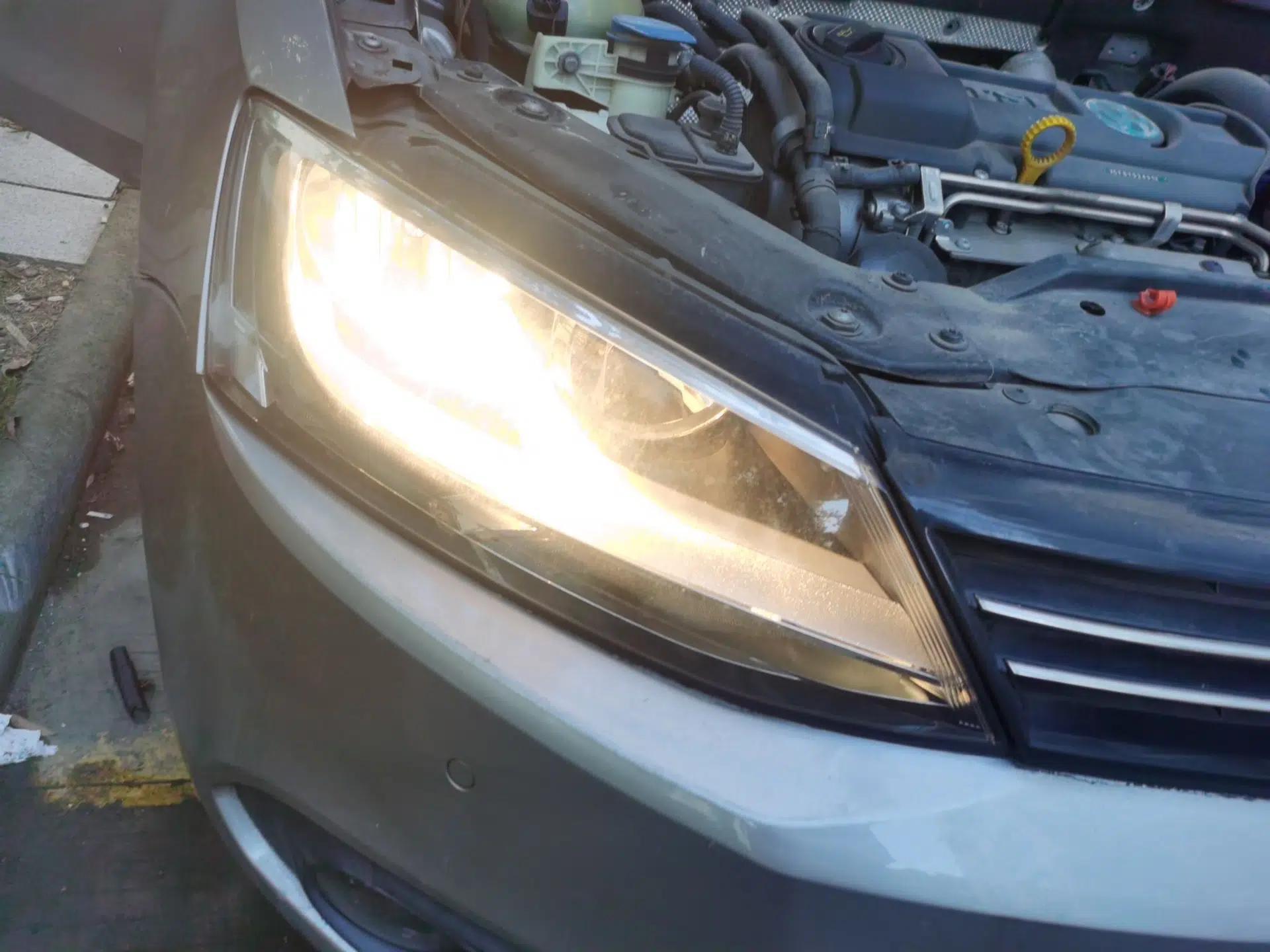 Volkswagen Sagitar 2012 1.4TSI Manual Luxury Model — миниатюра 7