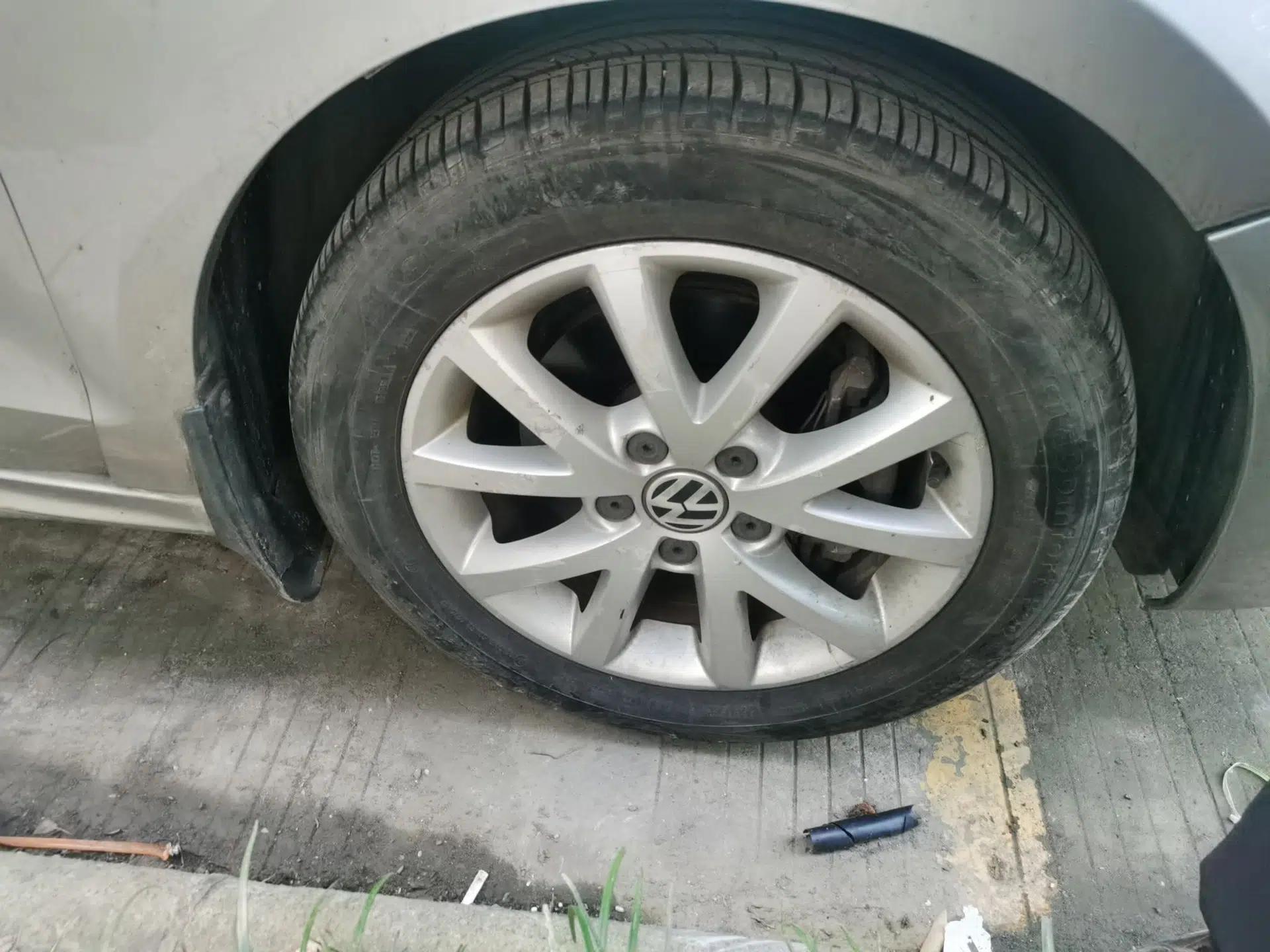 Volkswagen Sagitar 2012 1.4TSI Manual Luxury Model — миниатюра 8