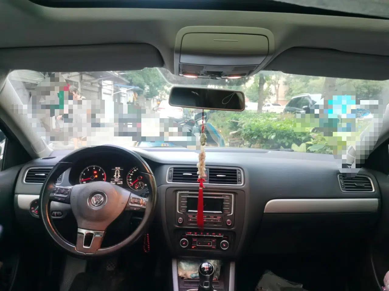 Volkswagen Sagitar 2012 1.4TSI Manual Luxury Model — миниатюра 9