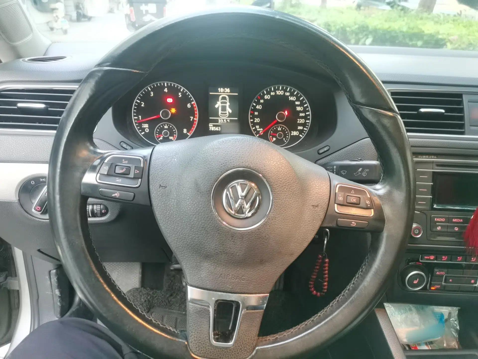 Volkswagen Sagitar 2012 1.4TSI Manual Luxury Model — миниатюра 10