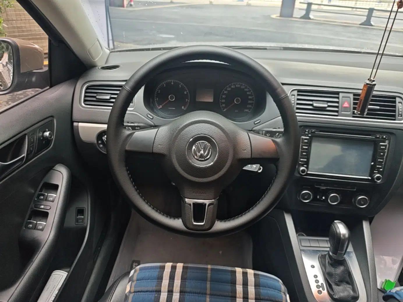 Volkswagen Sagitar 2014 Revised Version 1.6L Automatic Comfort Edition — миниатюра 13