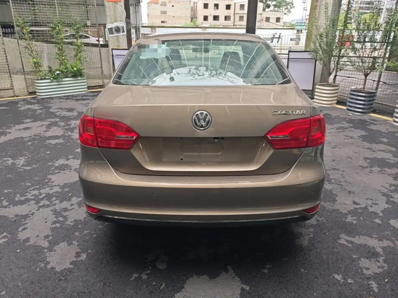 Volkswagen Sagitar 2014 Revised Version 1.6L Automatic Comfort Edition — миниатюра 5