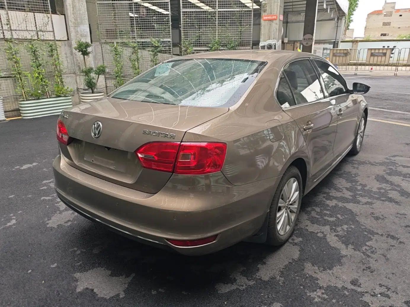 Volkswagen Sagitar 2014 Revised Version 1.6L Automatic Comfort Edition — миниатюра 6