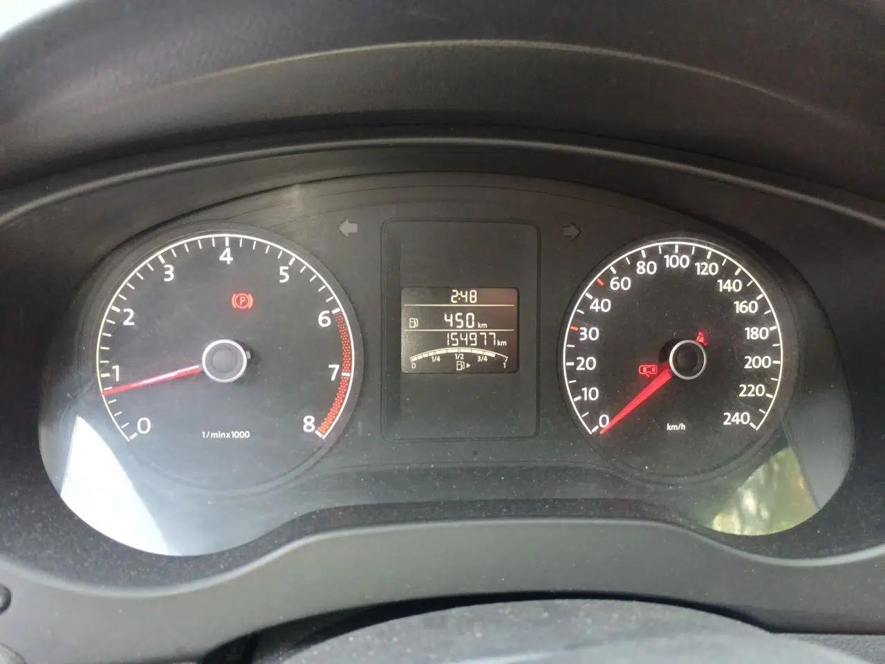 Volkswagen Sagitar 2014 1.6L Manual Comfort Model — миниатюра 11