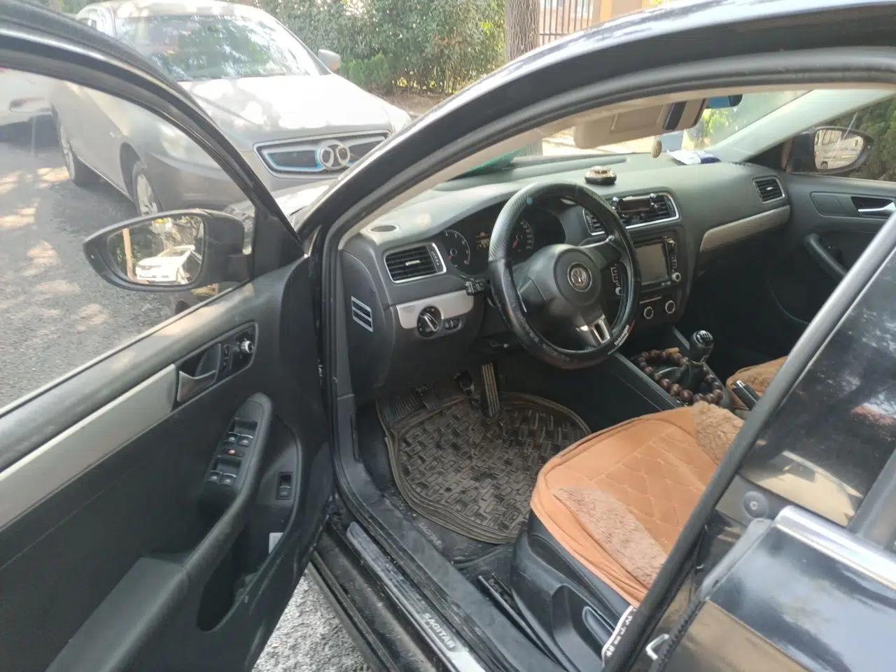 Volkswagen Sagitar 2014 1.6L Manual Comfort Model — миниатюра 16