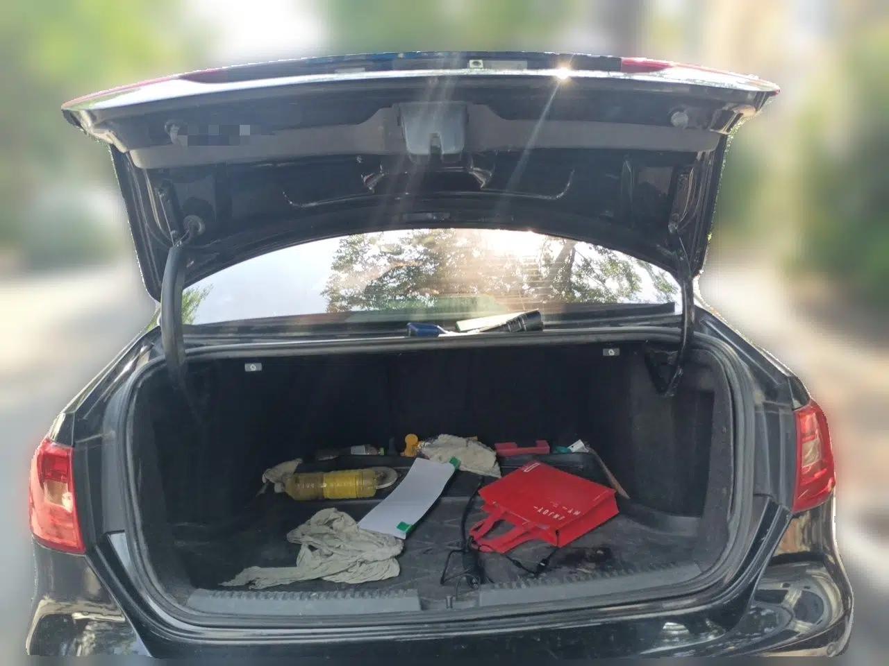 Volkswagen Sagitar 2014 1.6L Manual Comfort Model — миниатюра 19