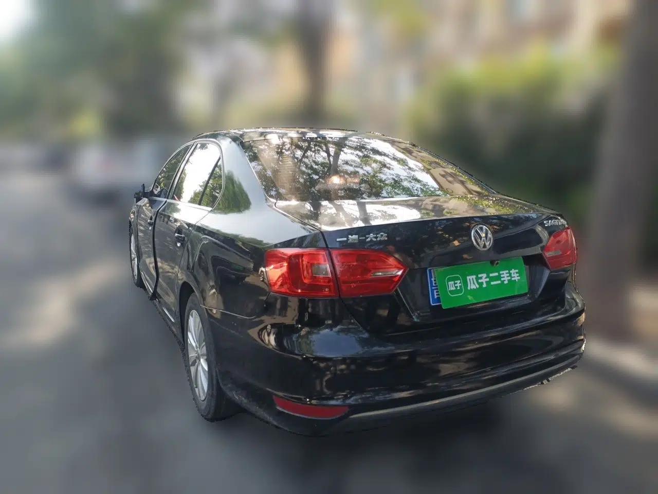Volkswagen Sagitar 2014 1.6L Manual Comfort Model — миниатюра 4